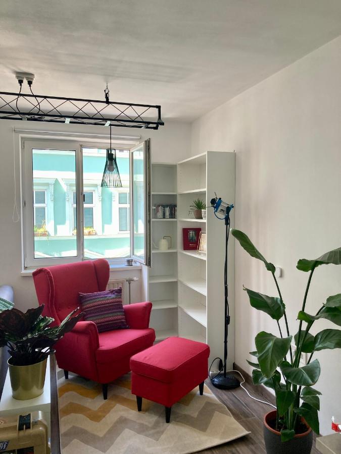 Apartment For 2 In Margareten Vienna Exterior photo